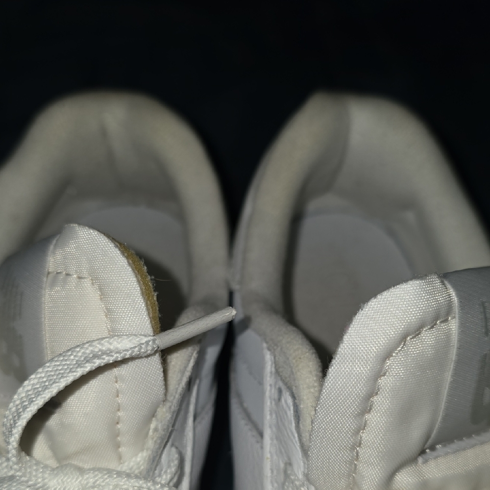New Balance UnisecWhite Sneakers - Picture 8 of 9